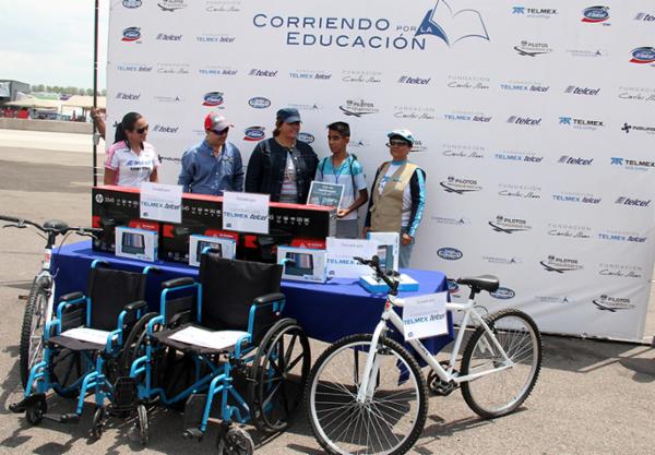 Fundaci&oacute;n TELMEX TELCEL otorga apoyos sociales en Hidalgo