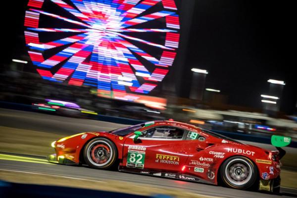 Batalla P&eacute;rez de Lara y equipo en la primera parte de las 24 Horas de Daytona