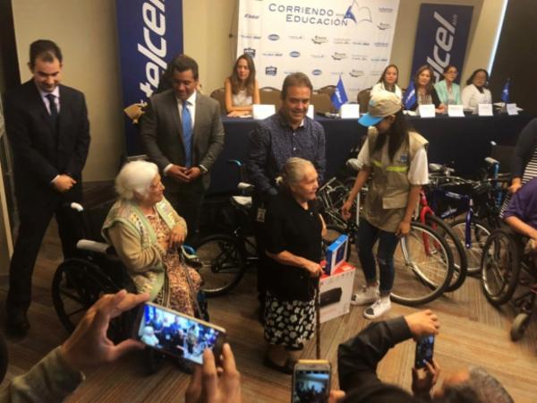 Corriendo por la Educaci&oacute;n entrega apoyos sociales en Puebla