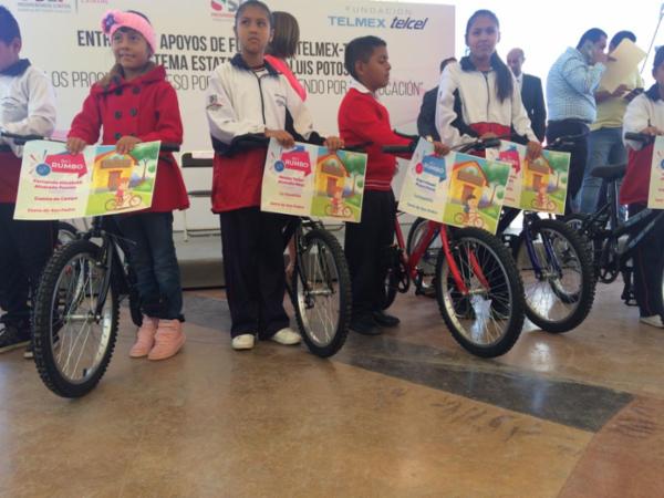 Fundaci&oacute;n TELMEX Telcel y el Sistema DIF Estatal entregaron apoyos en San Luis Potos&iacute;