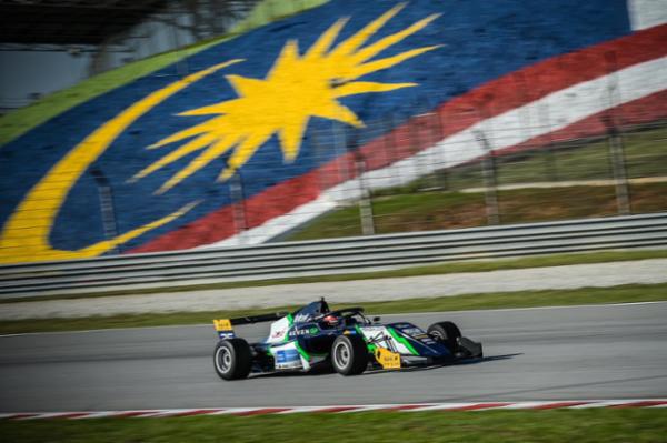 Se queda Tatiana a un pasito del podio y Pietro a nada del top-10 en Sepang en F3