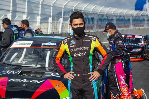 Se reanuda NASCAR M&eacute;xico iRacing con Abraham Calder&oacute;n como l&iacute;der