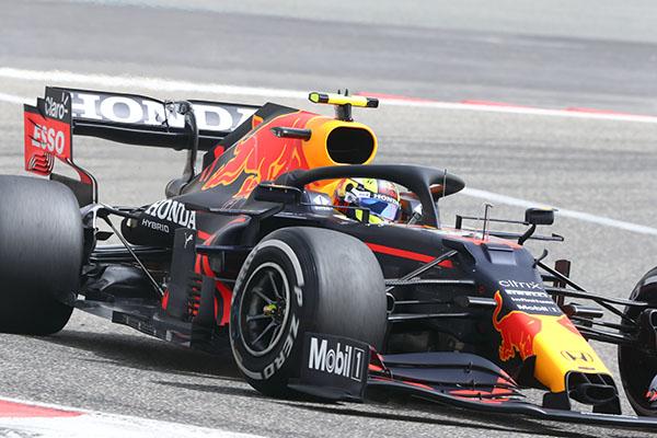 Debuta Sergio P&eacute;rez con Red Bull al ponerse en marcha temporada F1 en Bahr&eacute;in