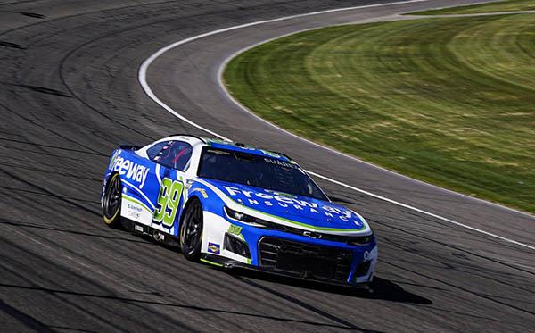 Daniel Su&aacute;rez desaf&iacute;a a los grandes y saca vibrante top-5 en Fontana