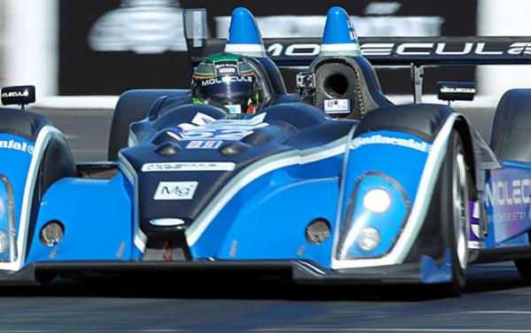 "El Chapul&iacute;n" larga de 2&ordf; fila en Laguna Seca