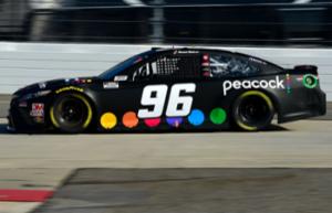 Vive Daniel Su&aacute;rez accidentada tarde en el &oacute;valo corto de Martinsville